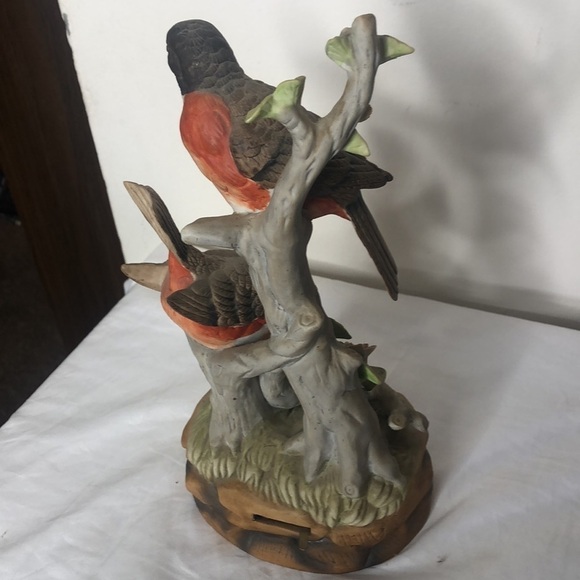 Vintage 1981 royal crown windable porcelain music box​ - Picture 3 of 7